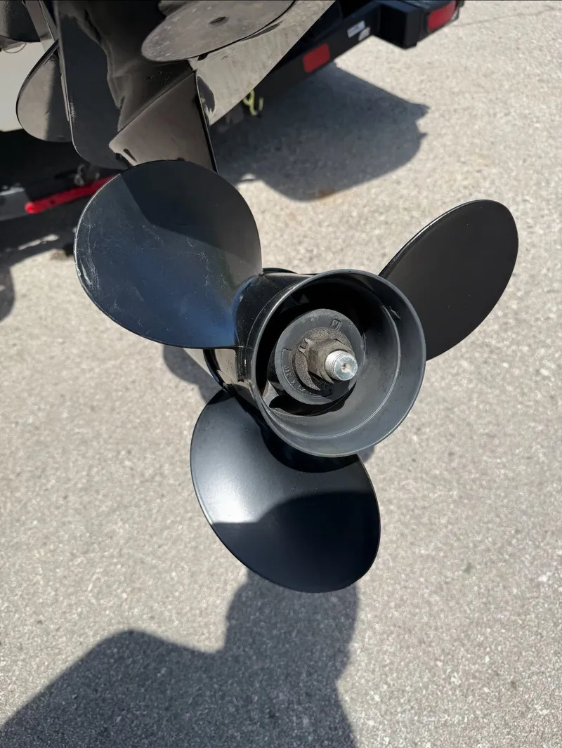 Slide: The Image of Tahoe 450TS 2019 - 5