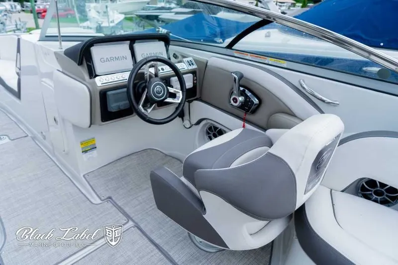 Slide: The Image of Crownline Boats 260 XSS 2024 - 10