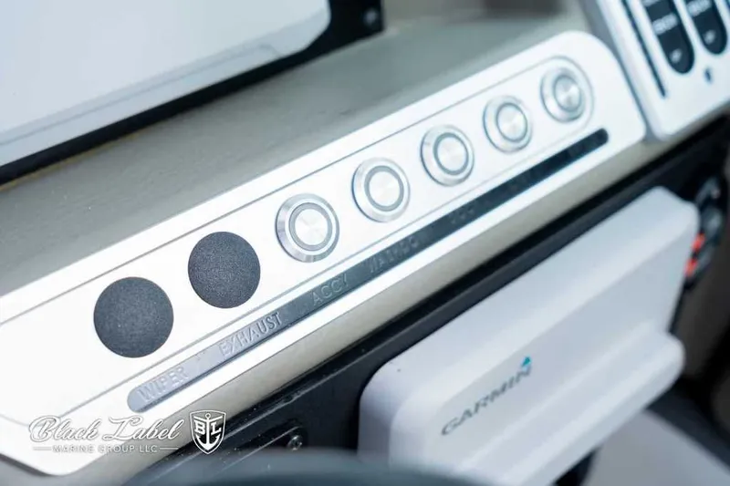 Slide: The Image of Crownline Boats 260 XSS 2024 - 16