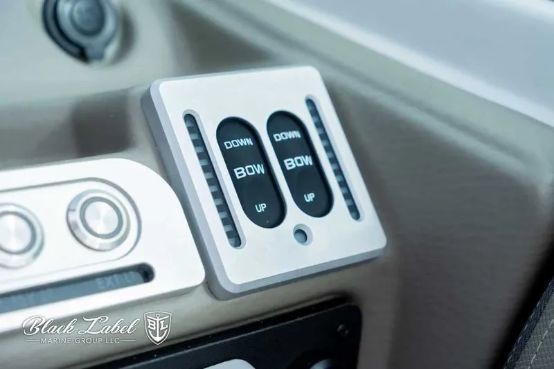 Slide: The Image of Crownline Boats 260 XSS 2024 - 17