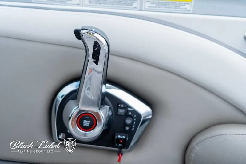 Slide: The Image of Crownline Boats 260 XSS 2024 - 22