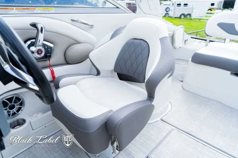 Slide: The Image of Crownline Boats 260 XSS 2024 - 23