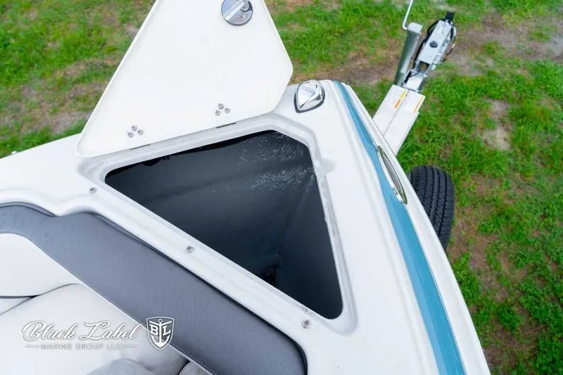 Slide: The Image of Crownline Boats 260 XSS 2024 - 5