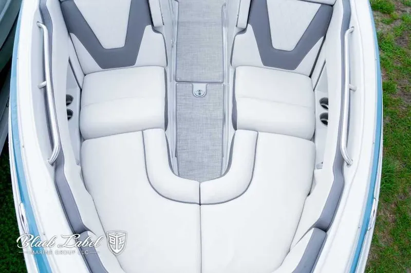 Slide: The Image of Crownline Boats 260 XSS 2024 - 6