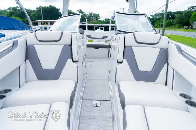 Slide: The Image of Crownline Boats 260 XSS 2024 - 7