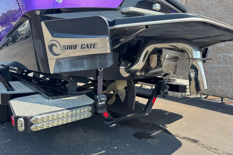 Slide: The Image of Rear view of 2018 Malibu Wakesetter 23 LSV with Surf Gate technology. - 5