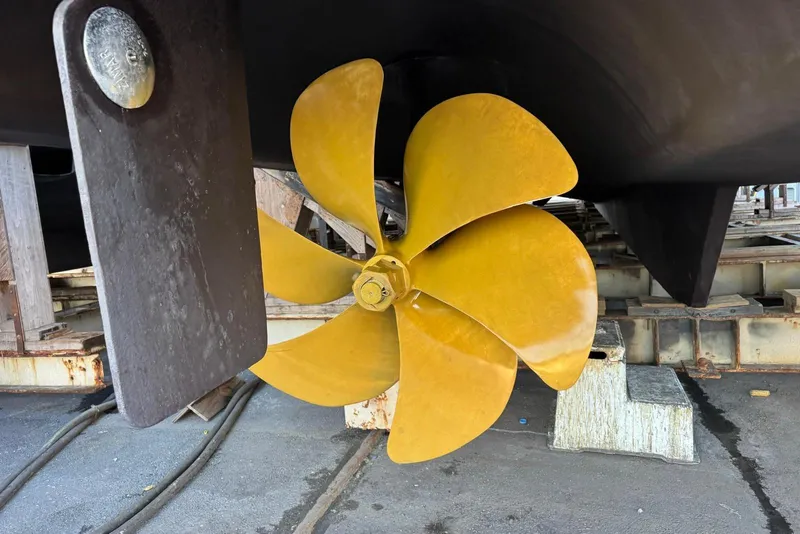 Slide: The Image of Propeller of 2002 Hatteras 92 Cockpit Motor Yacht in dry dock. - 59