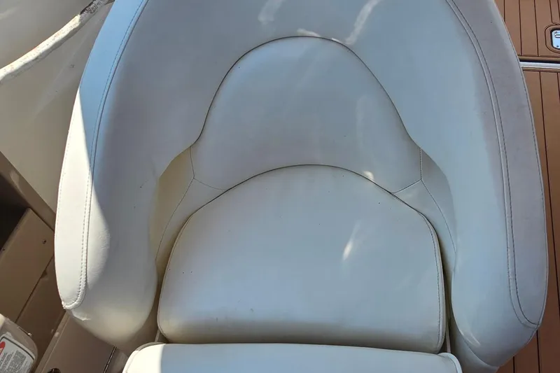Slide: The Image of White leather seat on 2003 Sea Ray 280 Sundancer boat. - 13