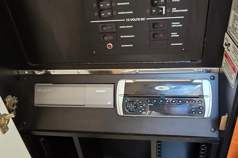 Slide: The Image of Control panel and audio system in 2003 Sea Ray 280 Sundancer boat. - 35