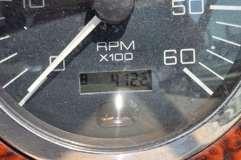 Slide: The Image of Close-up of 2003 Sea Ray 280 Sundancer RPM gauge displaying 412.2 hours. - 38