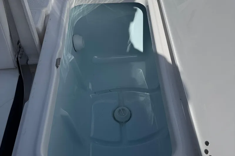Slide: The Image of Livewell compartment on 2025 Robalo 246 Cayman SD boat, filled with water. - 20