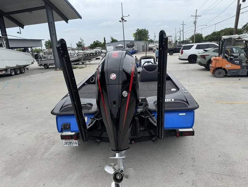 Slide: The Image of Caymas CX 21 2022 - 10