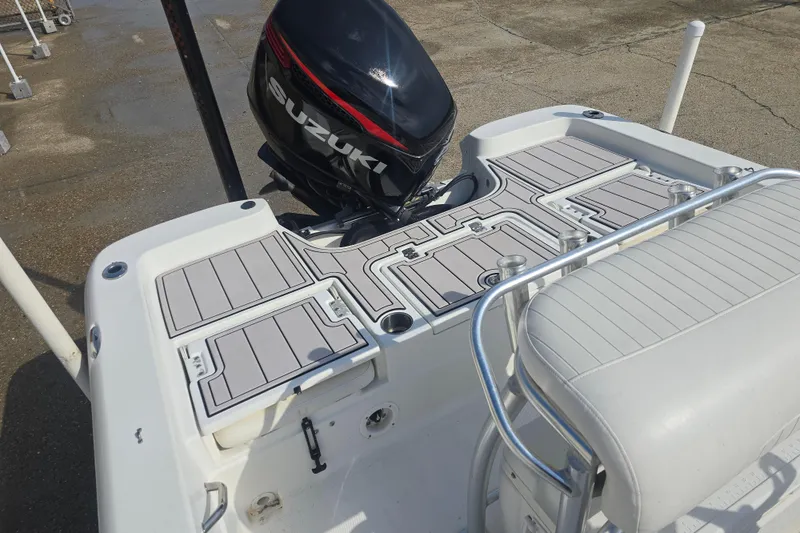 Slide: The Image of 2009 NauticStar 2200 Nautic Bay boat with Suzuki outboard motor and cushioned seating. - 8