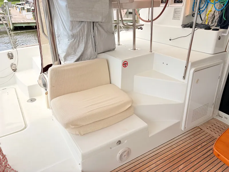 Slide: The Image of Lagoon 400 2010 - 32