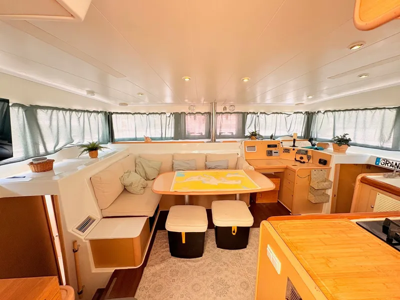 Slide: The Image of Lagoon 400 2010 - 42