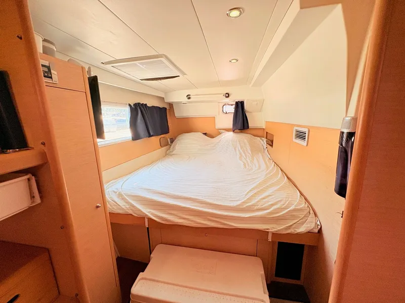 Slide: The Image of Lagoon 400 2010 - 45