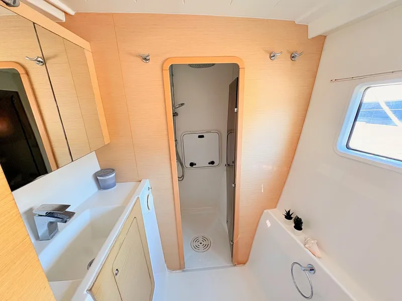 Slide: The Image of Lagoon 400 2010 - 48