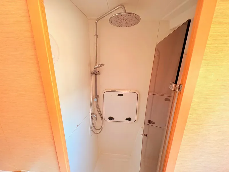 Slide: The Image of Lagoon 400 2010 - 49