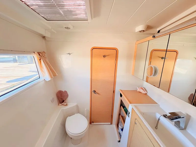 Slide: The Image of Lagoon 400 2010 - 50