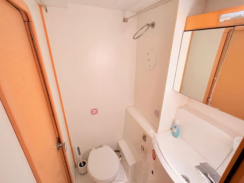 Slide: The Image of Lagoon 400 2010 - 64