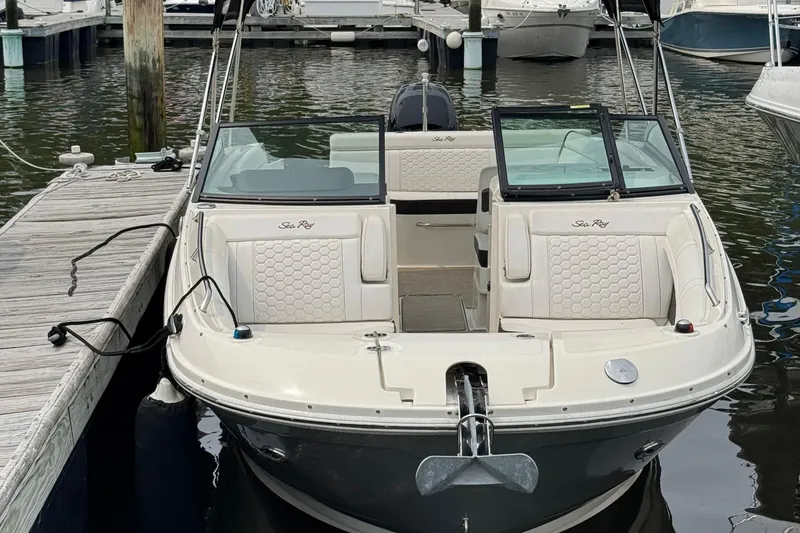 The Image of 2018 Sea Ray SDX 270 Outboard boat docked at marina, front view. - 0