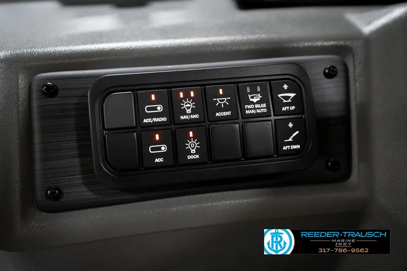 Slide: The Image of Rockford Fosgate PMX-1 stereo system in 2026 Bennington 21 SSB boat, displaying FM 104.5 MHz. - 32