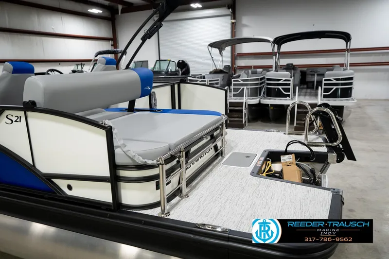 Slide: The Image of 2026 Bennington 21 SSB boat cleat detail with Reeder-Trausch Marine logo. - 49