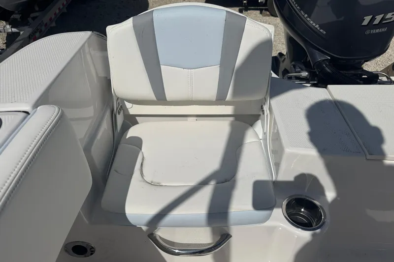 Slide: The Image of 2025 Robalo R180 Center Console boat seat with Yamaha 115 outboard motor. - 11