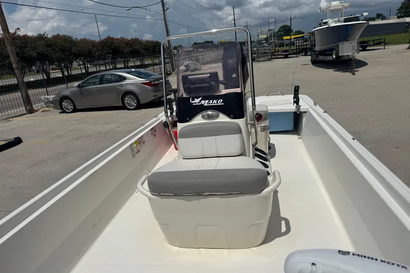 Slide: The Image of 2018 Mako Pro Skiff 17 CC boat with center console, parked outdoors. - 10
