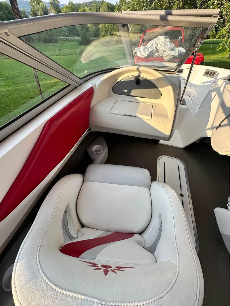 Slide: The Image of 2007 Mariah FS18 boat interior with white and red seating, windshield, and dashboard. - 10