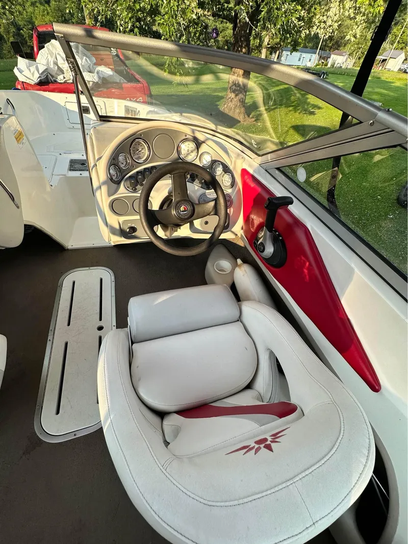 Slide: The Image of Interior of a 2007 Mariah FS18 boat with white and red seating and dashboard. - 9