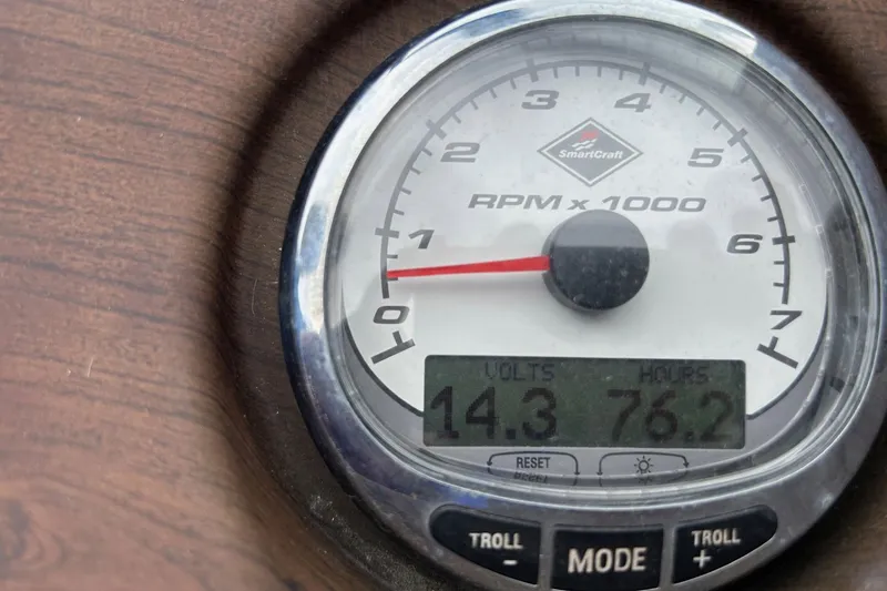 Slide: The Image of Tachometer of 2010 Premier 250 S-Series showing 14.3 volts and 76.2 hours. - 25