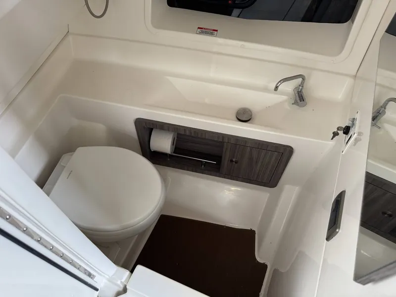 Slide: The Image of Sea Ray 350 SLX 2024 - 11