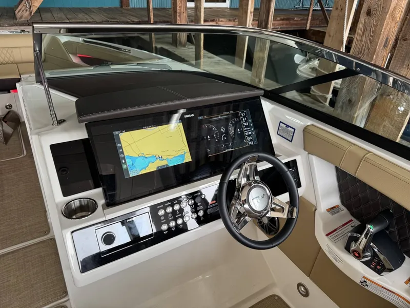 Slide: The Image of Sea Ray 350 SLX 2024 - 7