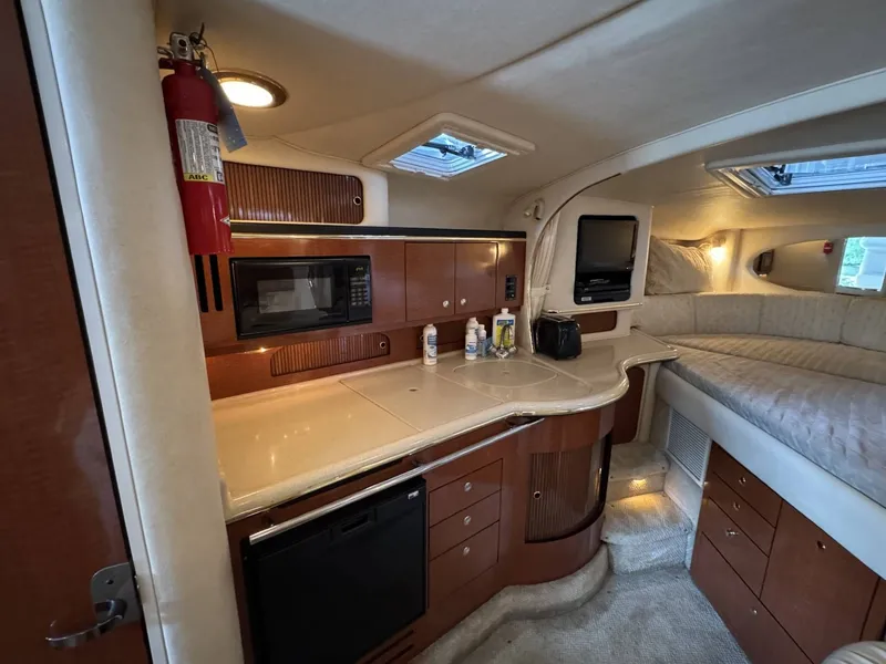 Slide: The Image of Sea Ray 310 Sundancer 2002 - 9