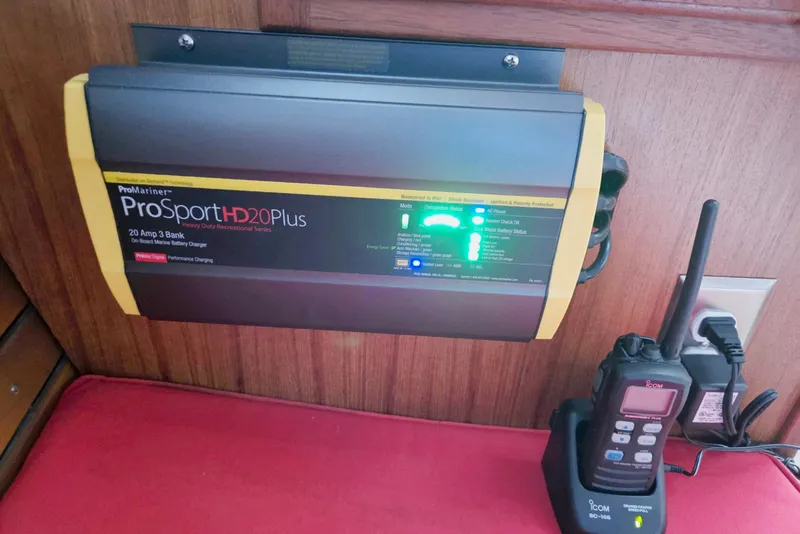 Slide: The Image of ProMariner ProSport HD20Plus charger and Icom radio on 2013 Atlas Boat Works Pompano 21. - 33