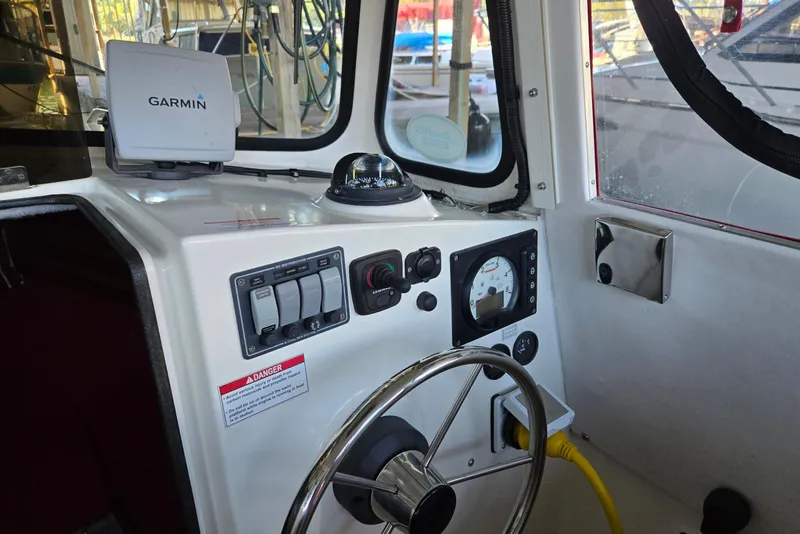 Slide: The Image of Interior of 2013 Atlas Boat Works Pompano 21 with Garmin navigation system. - 35