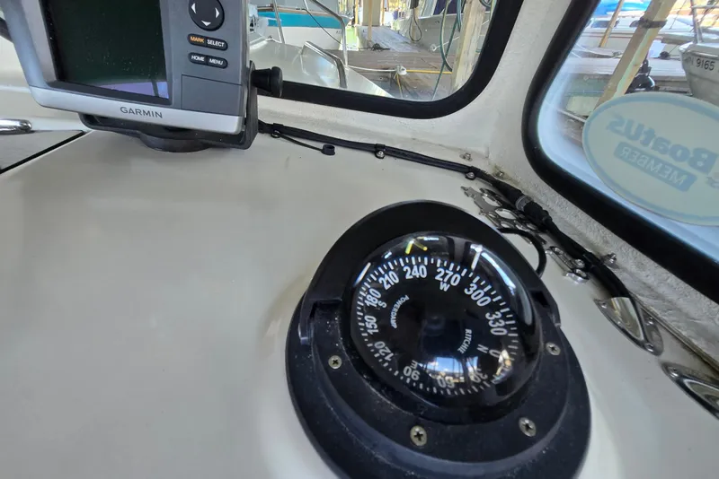 Slide: The Image of Compass and Garmin device on 2013 Atlas Boat Works Pompano 21 dashboard. - 39
