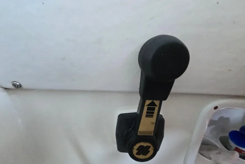 Slide: The Image of Close-up of a throttle lever on a 2013 Atlas Boat Works Pompano 21. - 42