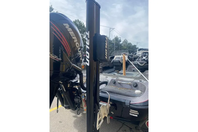 Slide: The Image of 2017 Ranger 621FS Fisherman boat with Mercury engine and Talon anchor system. - 9