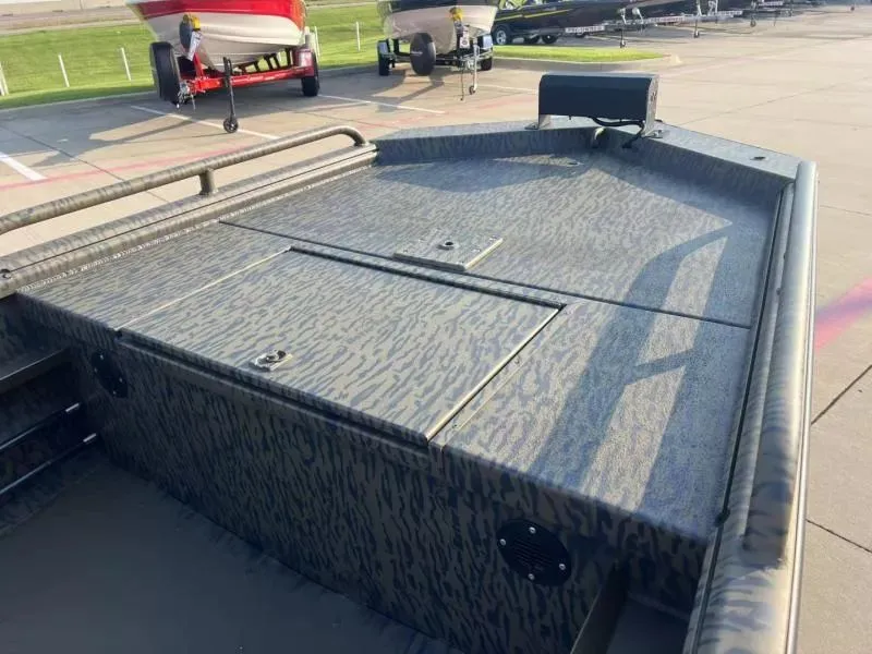 Slide: The Image of Gator-Tail 17/50 Savage Series 2026 - 10