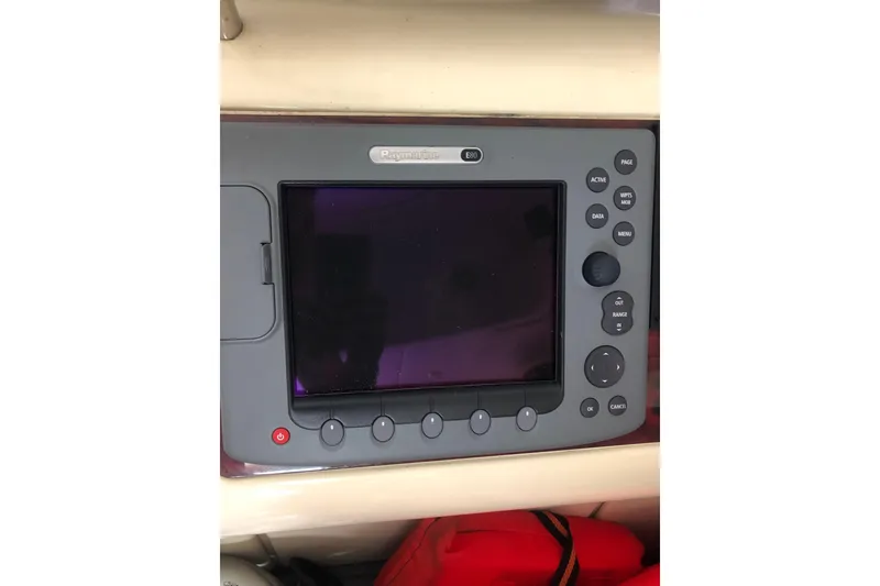Slide: The Image of Raymarine E80 navigation system on Birchwood Challenger 460 Flybridge, 2002 model. - 83