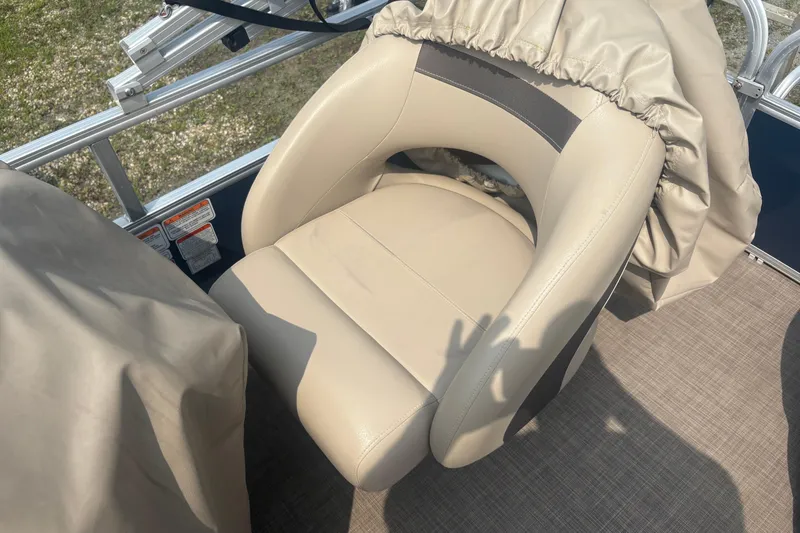 Slide: The Image of Sun Tracker Bass Buggy 16 XL 2022 - 10