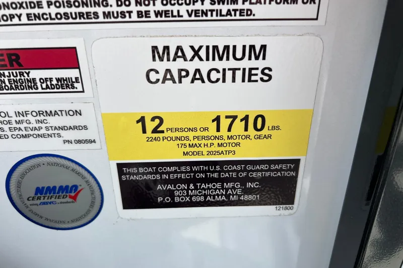 Slide: The Image of Maximum capacity label for Tahoe TRITOON 2185, 2026 model, 12 persons or 1710 lbs. - 29