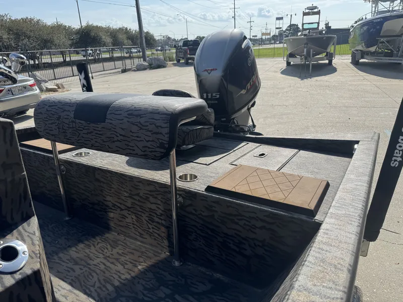 Slide: The Image of Xpress H190B Bay 2023 - 16