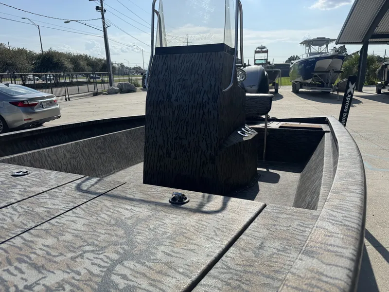 Slide: The Image of Xpress H190B Bay 2023 - 7