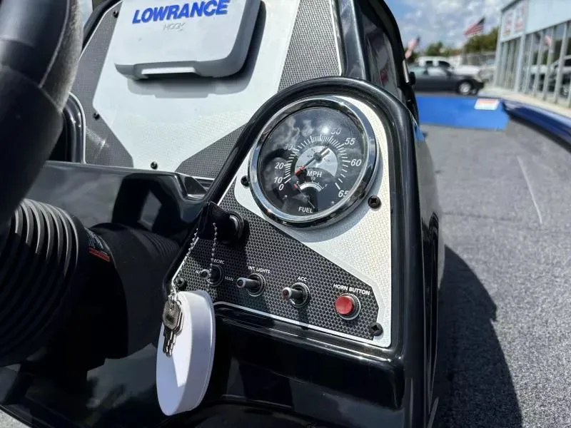 Slide: The Image of Lowe Stinger 175 2022 - 14