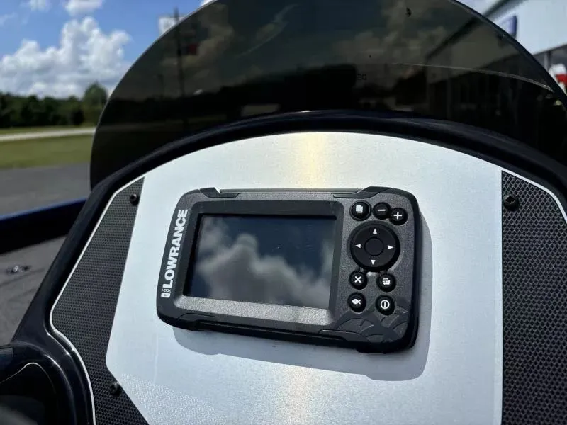 Slide: The Image of Lowe Stinger 175 2022 - 15