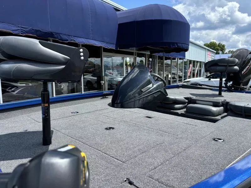 Slide: The Image of Lowe Stinger 175 2022 - 9