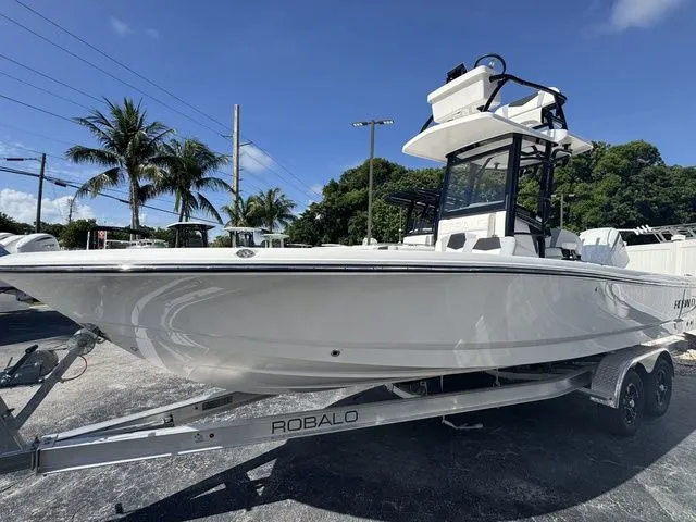 Slide: The Image of Robalo 246 Cayman SD 2025 - 2